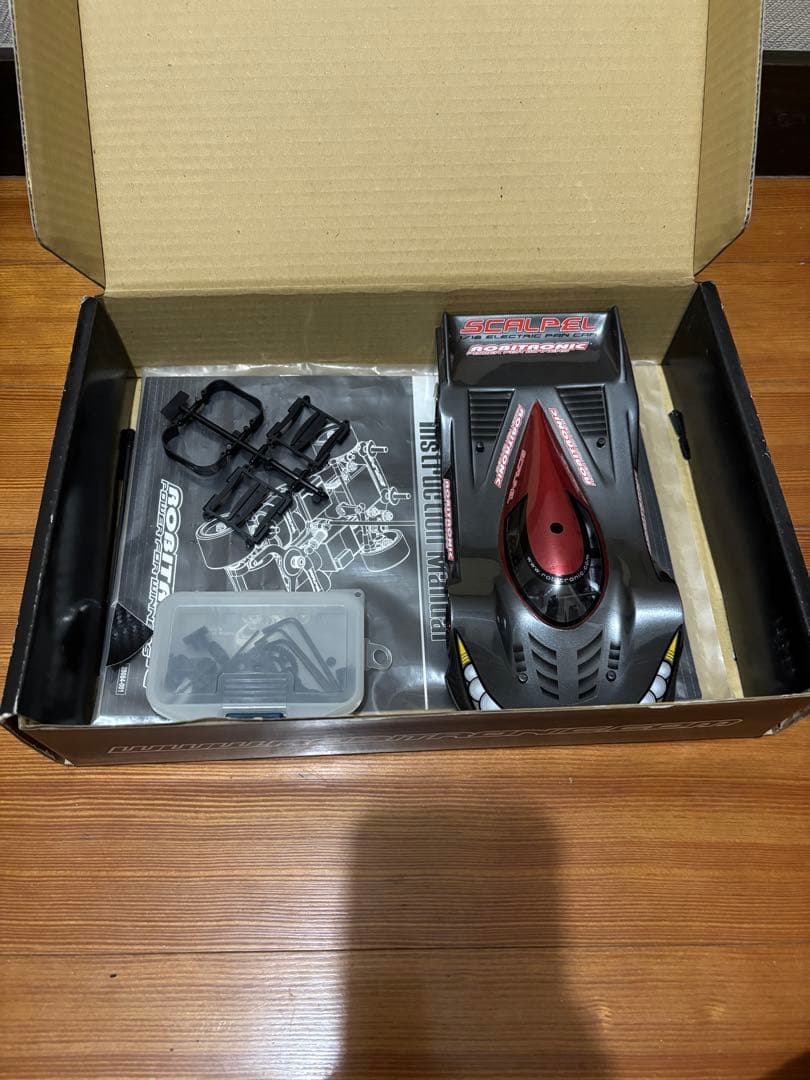 ロビトロニック　スカルペル　1/18 ラジコン