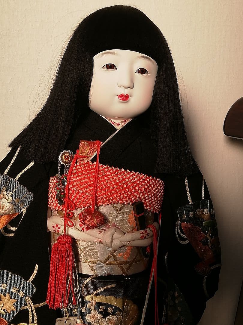 値下げ実施!「希少品」手刺繍　市松人形 　黒い衣装 扇子刺繍