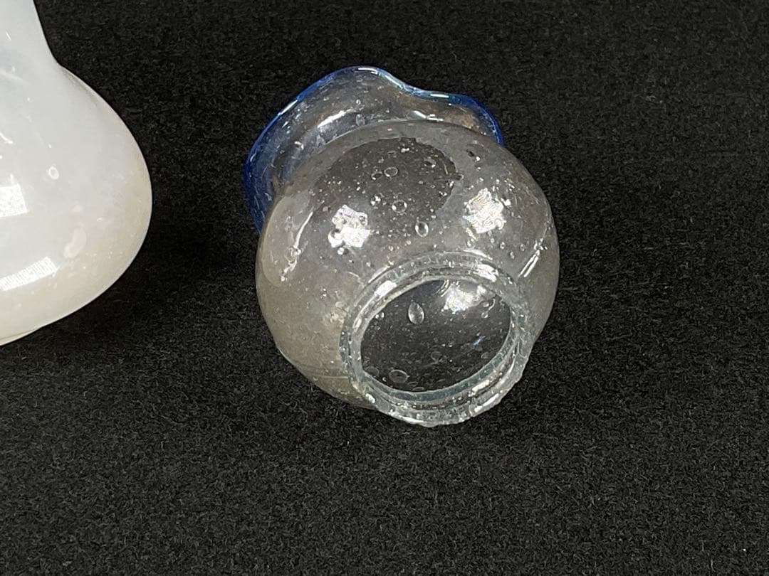 時代 豆ランプ　乳白　青縁フリル　和ガラス　気泡入り　オイルランプ　灯火器