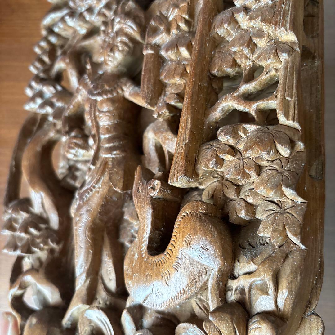 バリ島 GARUDAショップ購入 ヴィンテージ木彫り壁掛けアート（人物と鹿）