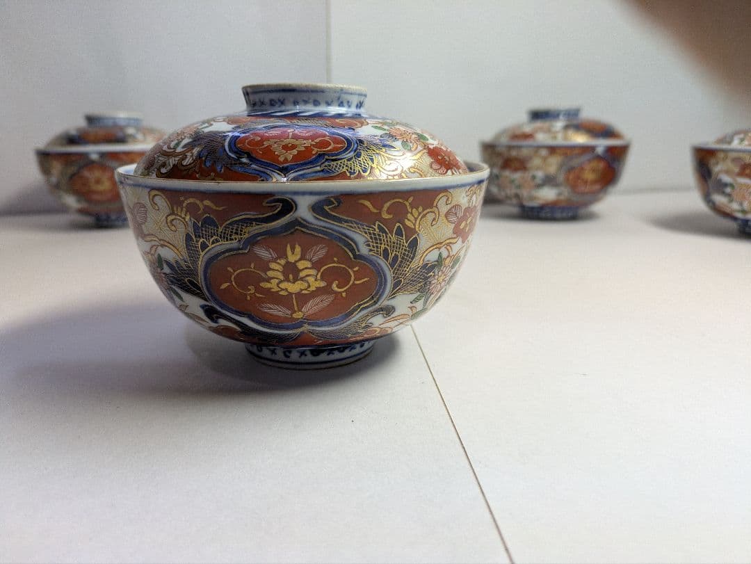 古伊万里、金蘭手、復刻版、『色絵三方唐草菊文蓋付碗』５客、銘「富貴長春」有、箱無