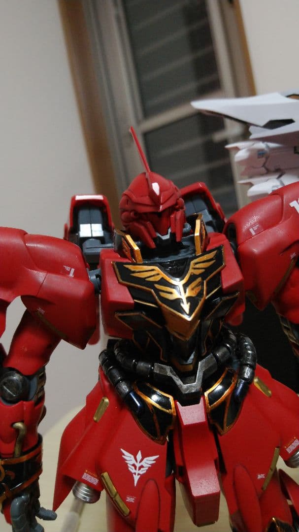 オマケ付き！〈完成品〉海外キットシナンジュ似真紅の三倍速白狼Ver.