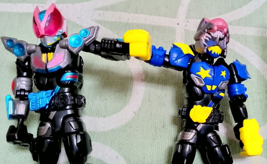 仮面ライダーギーツ　リボルブチェンジシリーズまとめ売り