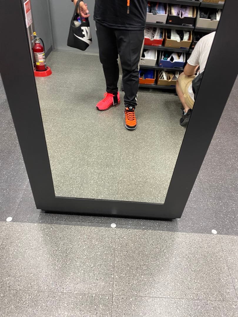 Nike Air Max Plus オレンジ/ブラック/パープル