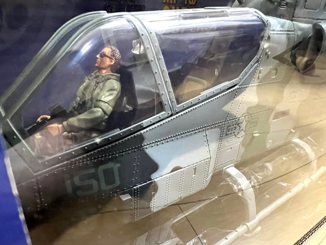 【希少】AH-1W 1:18 SUPER COBRA センチュリートイズ