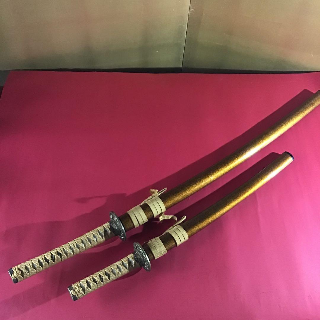 高級　居合刀大小　雲龍紋鍔　金微塵塗鞘　刀は合金です。
