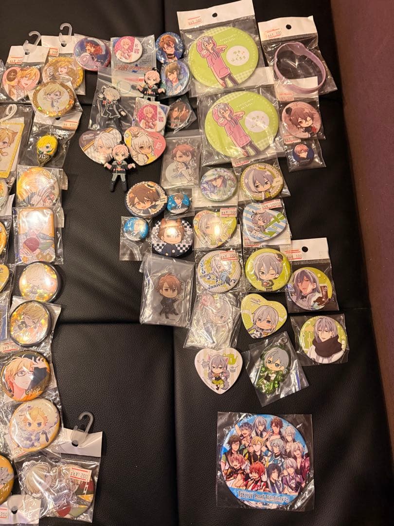 アイドリッシュセブン アイナナ バッジなど約120点まとめ売り