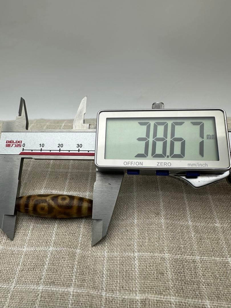 ☆天然石☆ 蔵伝 チベット 六眼天珠（風化硫黄天珠）極上品 珠を供養する 中号珠