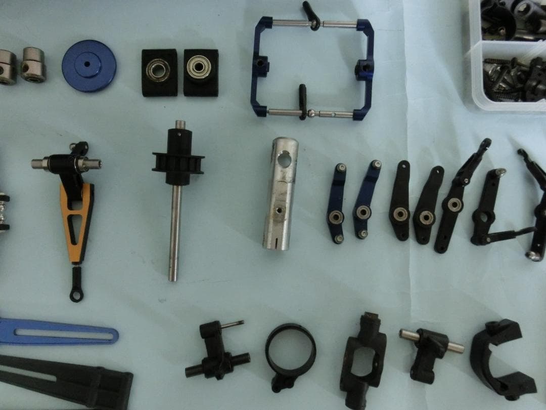 ★1003小僧　ヒロボー　シャトル　ラジコンヘリコプター　金属部品多数