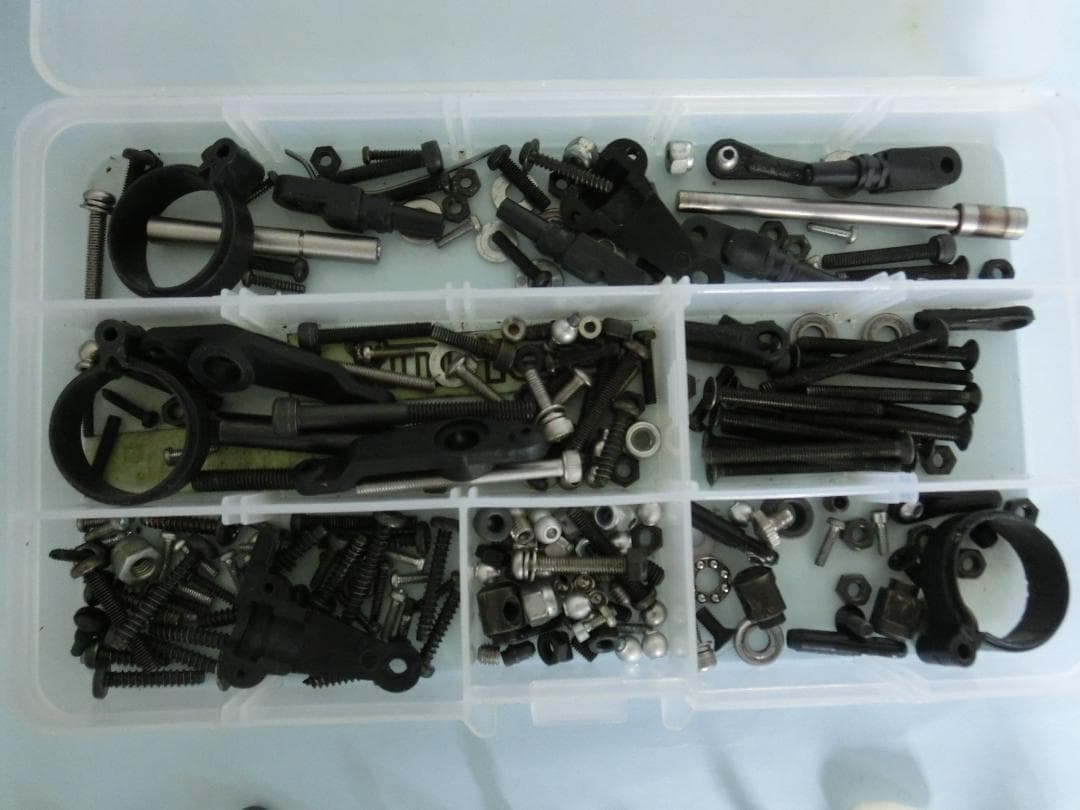 ★1003小僧　ヒロボー　シャトル　ラジコンヘリコプター　金属部品多数