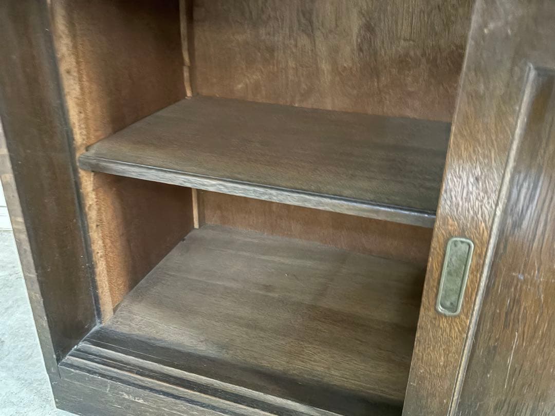 木製キャビネット ダークブラウン ガラス扉 本棚 アンティーク