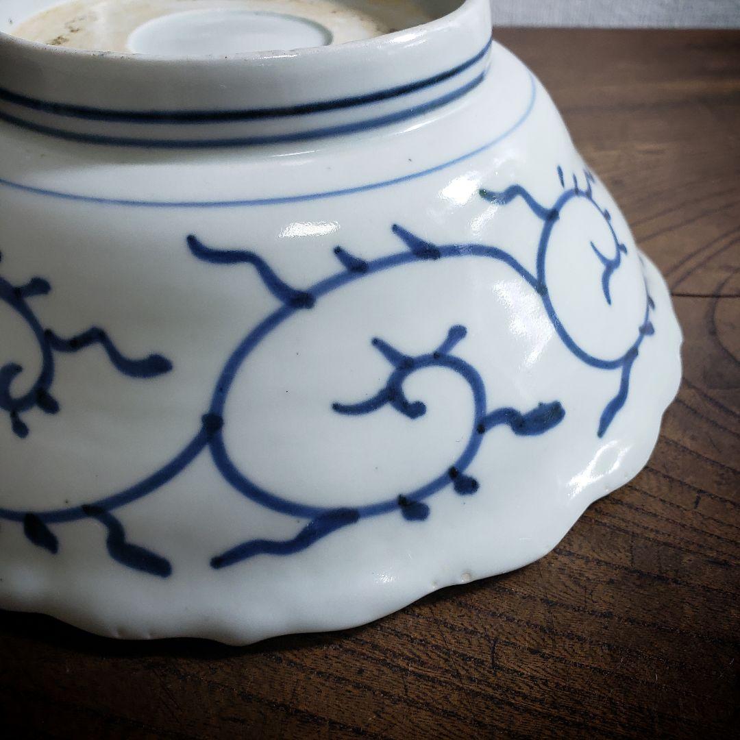 古伊万里　鉢　染付　山水図　草花蝶　唐草　花蝶模様　輪花　江戸　明治