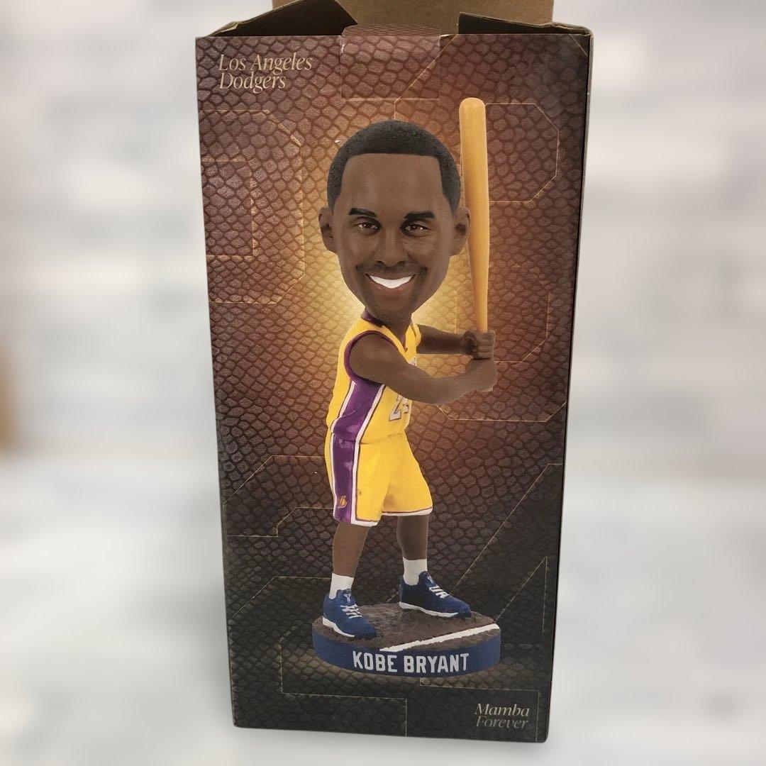 s02 【非売品】LAドジャース8/8記念品 コービーブライアント　ボブルヘッド