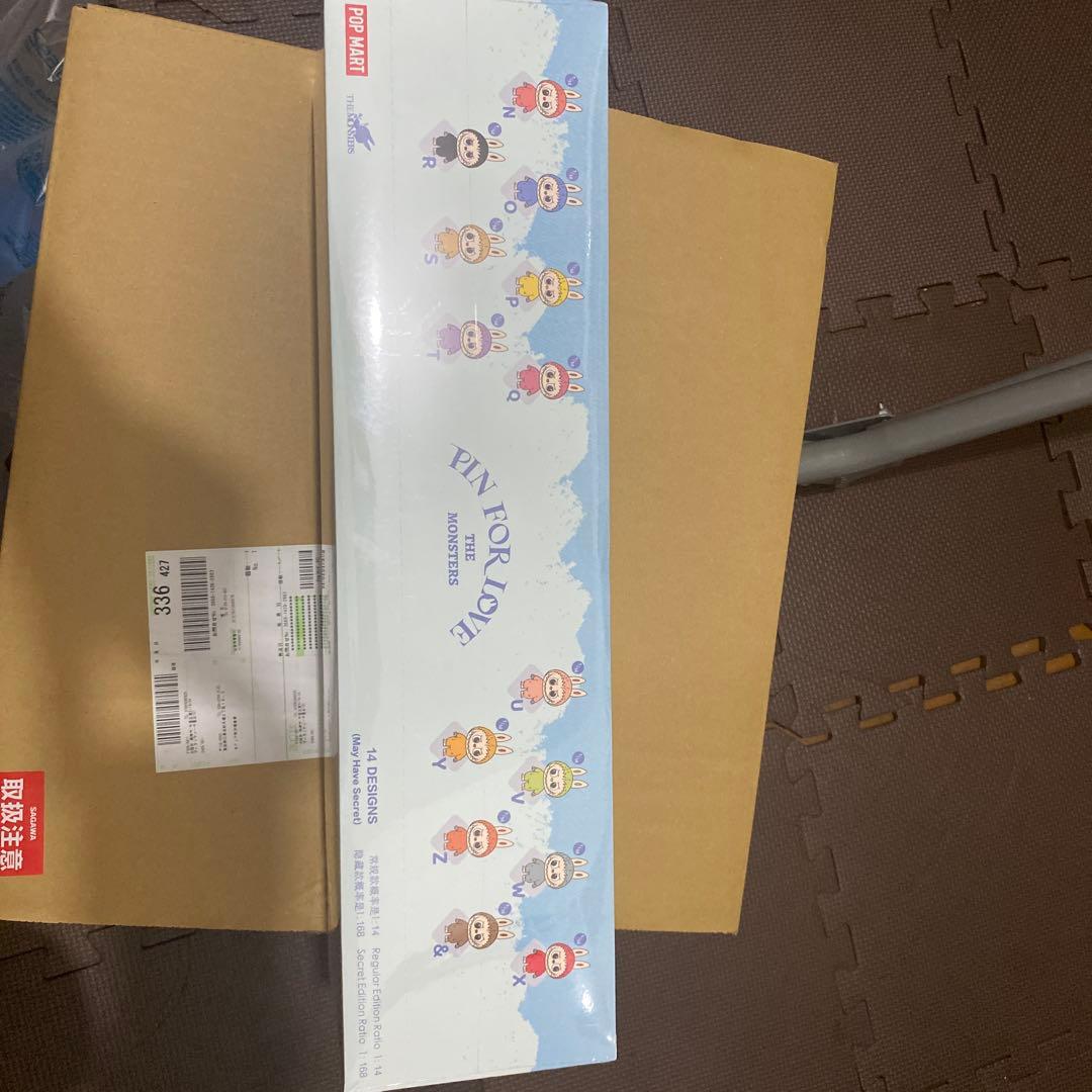 POPMART LABUBU PIN FOR LOVE 1 箱