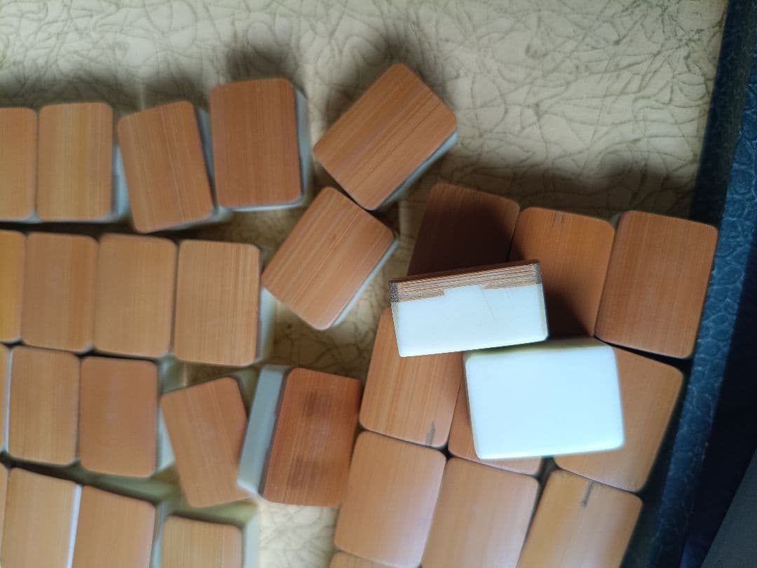 【極上品・完品】麻雀牌 骨牌 背竹 厚牌 職人手彫り 燕尾 昭和レトロ 骨董品