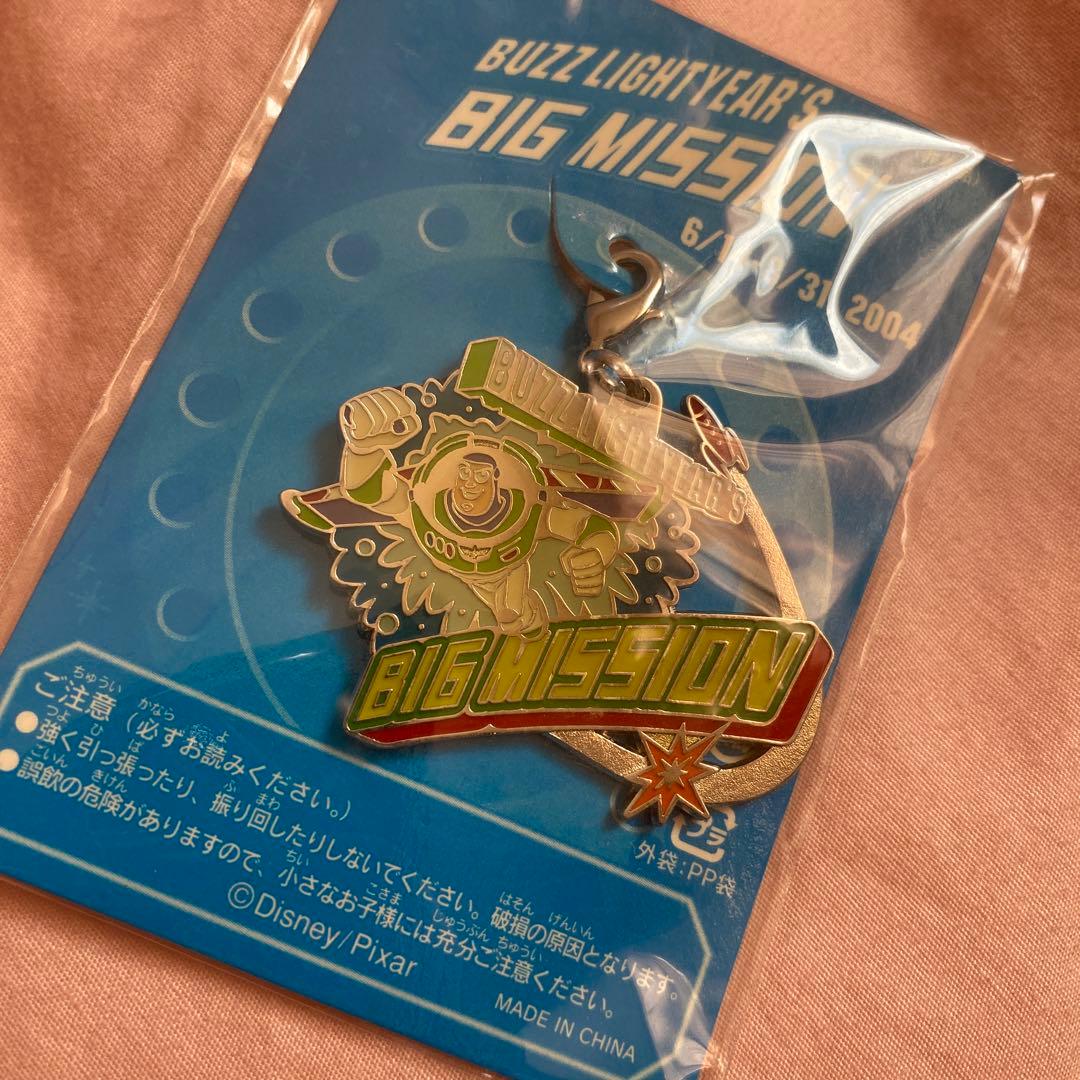 ディズニー　バズ・ライトイヤー　ピンバッジ　非売品　レア