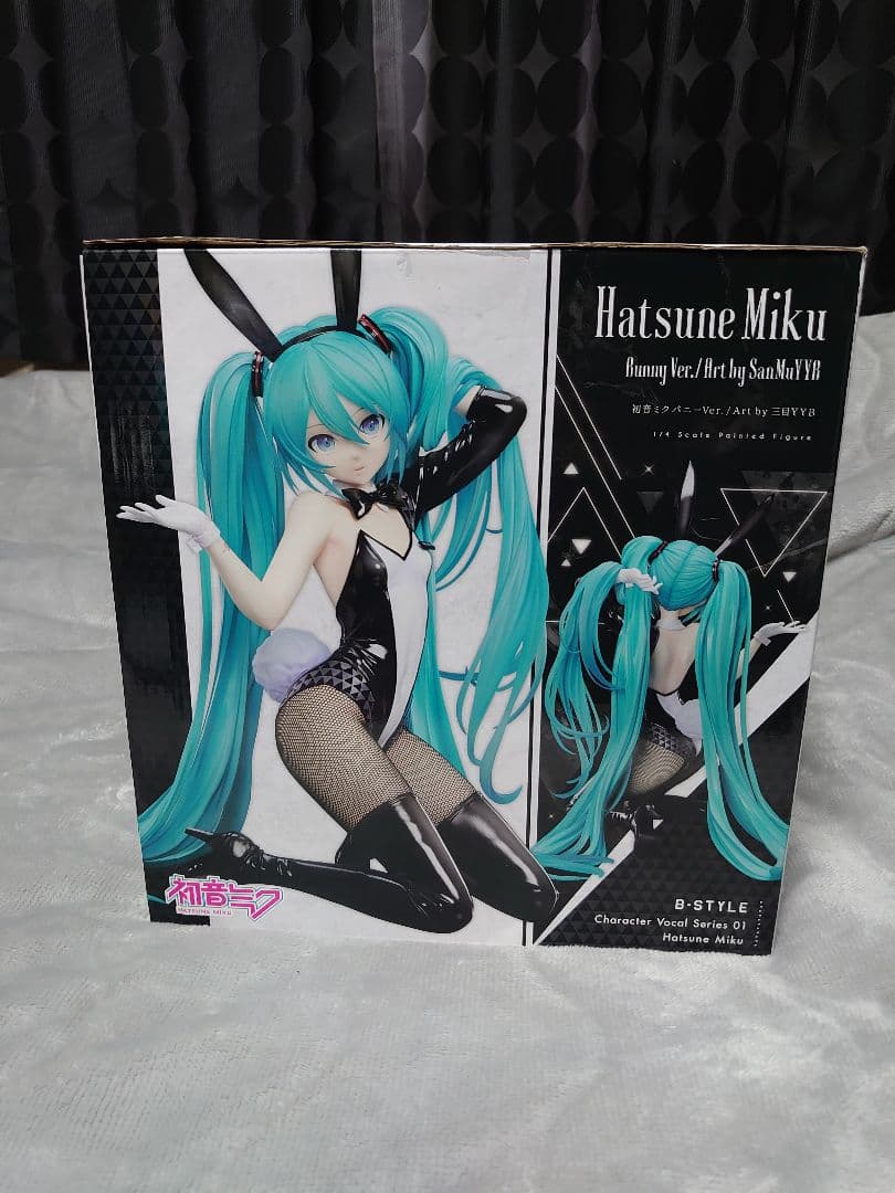 初音ミクバニーVer. Art by 三目YYB 1/4Scale Figure