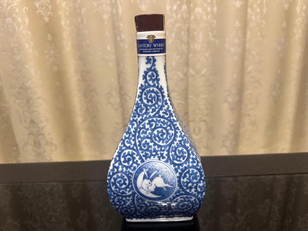 サントリー ピュアモルトウイスキー　白州12年 有田焼染付蛸唐草兎文瓶 箱付き