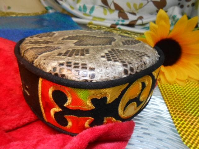 新品未使用(送料無料)17.980円沖縄三線専用木製盛嶋チーガを蛇皮強化型へ仕立