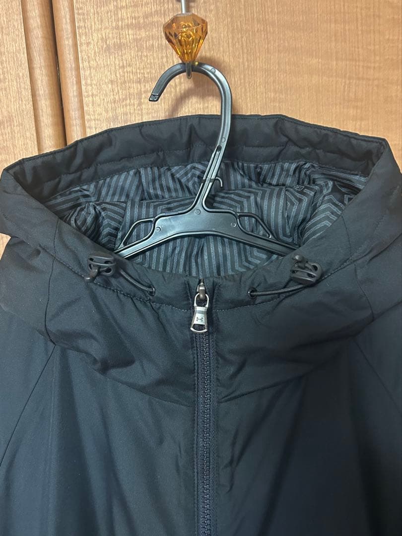 【美品】Under Armour ベンチコート レディースM サイズ ブラック