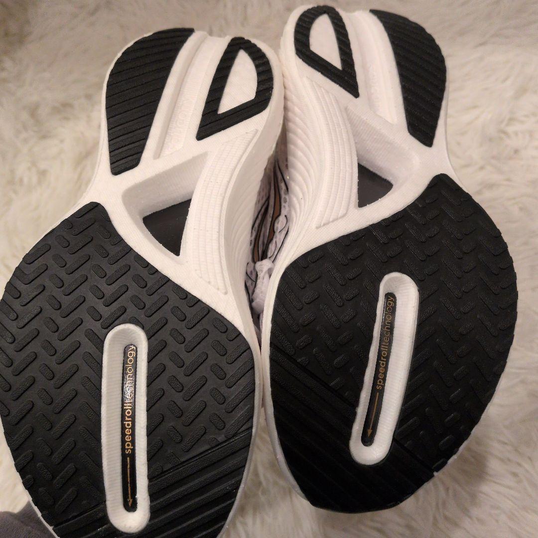 23cm サッカニー エンドルフィン プロ 3 ランニングシューズ 新品