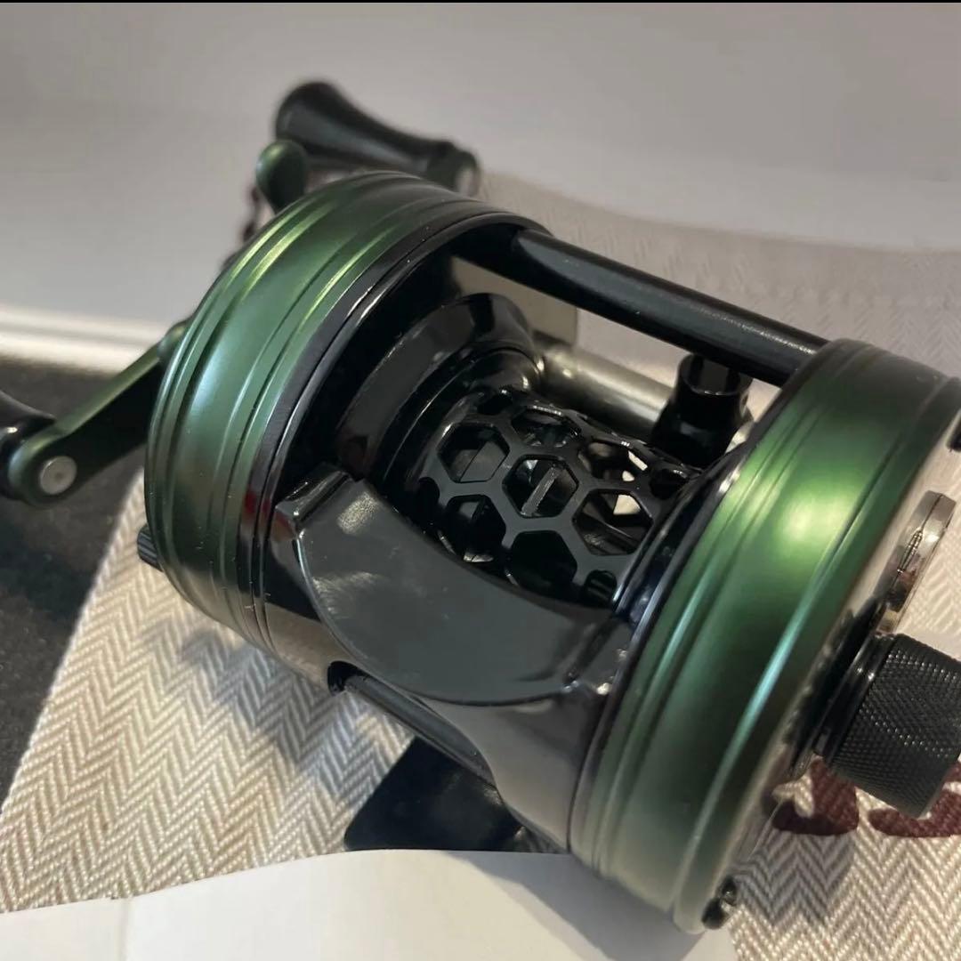 Ｃｕｇａｔｔｉ　ＢＨ３００　バス　トラウト　渓流　丸型　ベイトフィネスリール