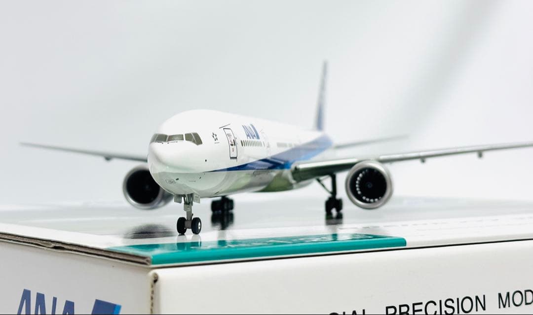 全日空商事 1/200 B777-300ER ANA NH20017
