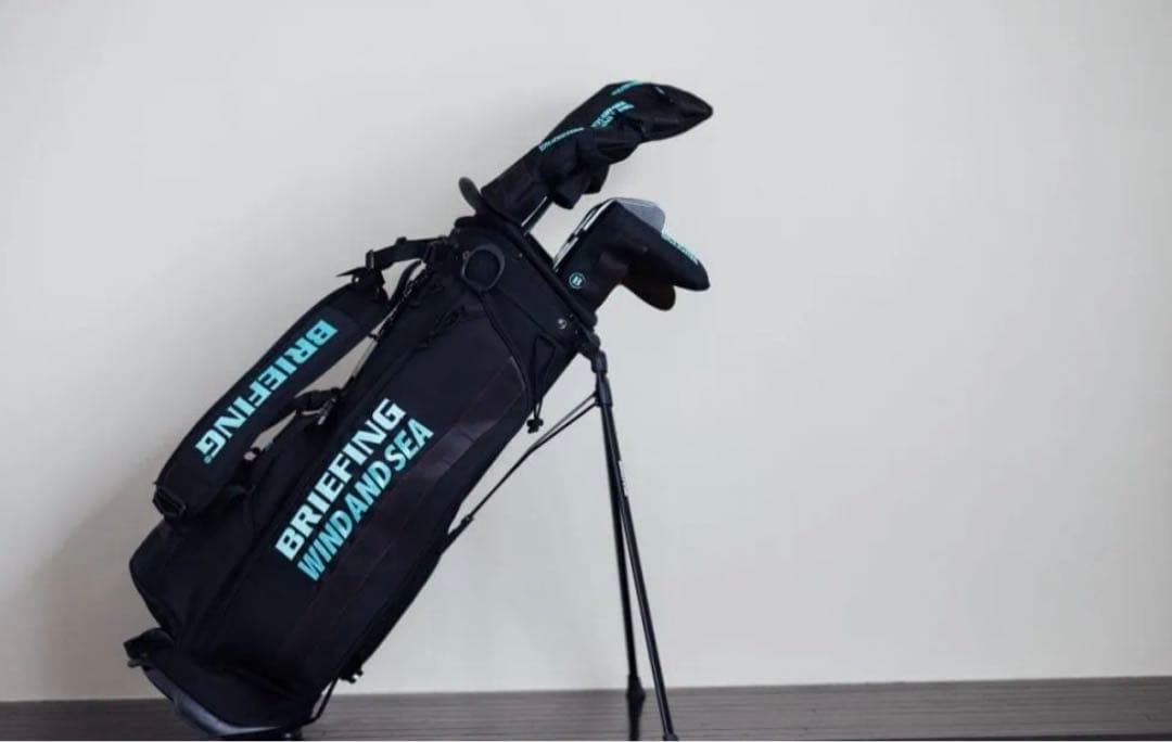 ブリーフィング × ウィンドアンドシー ゴルフバックキャディバック