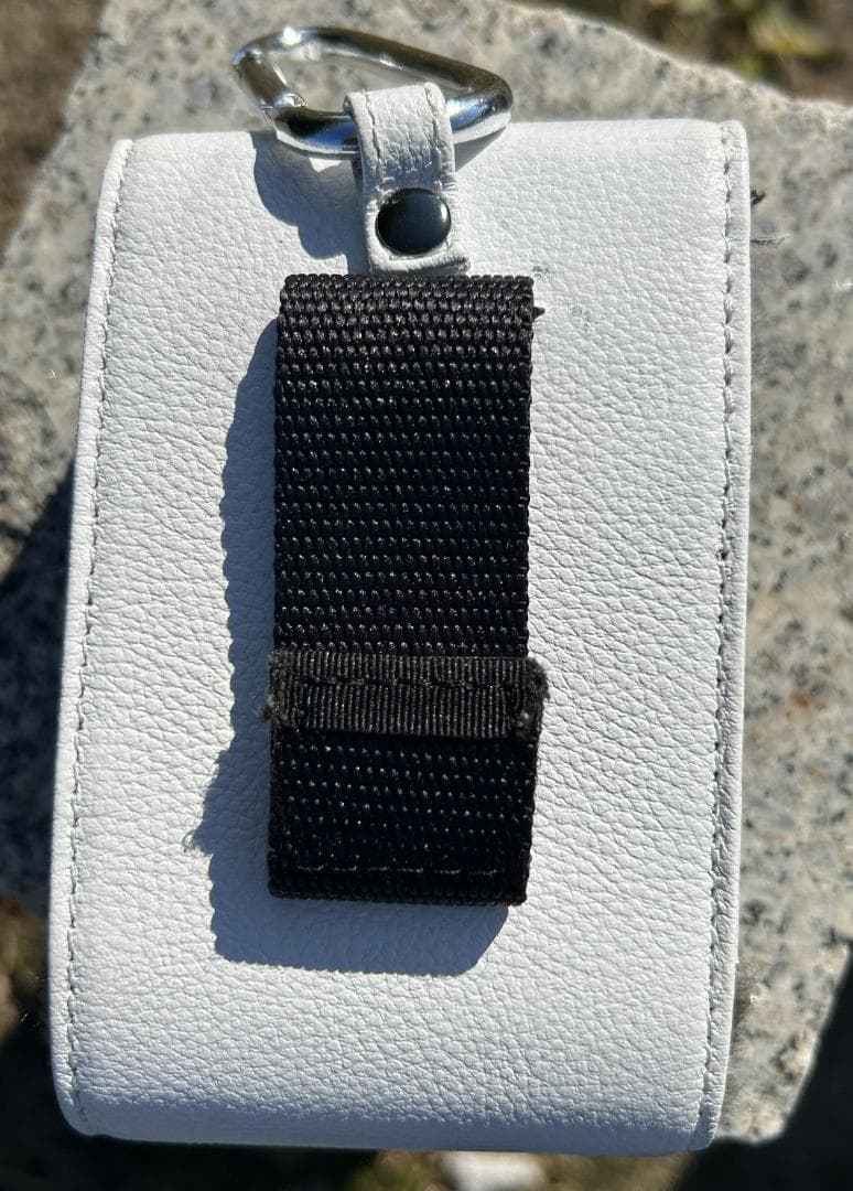 HOMMON(ホンモン)　距離計ケース 撥水カーフレザー ホワイト