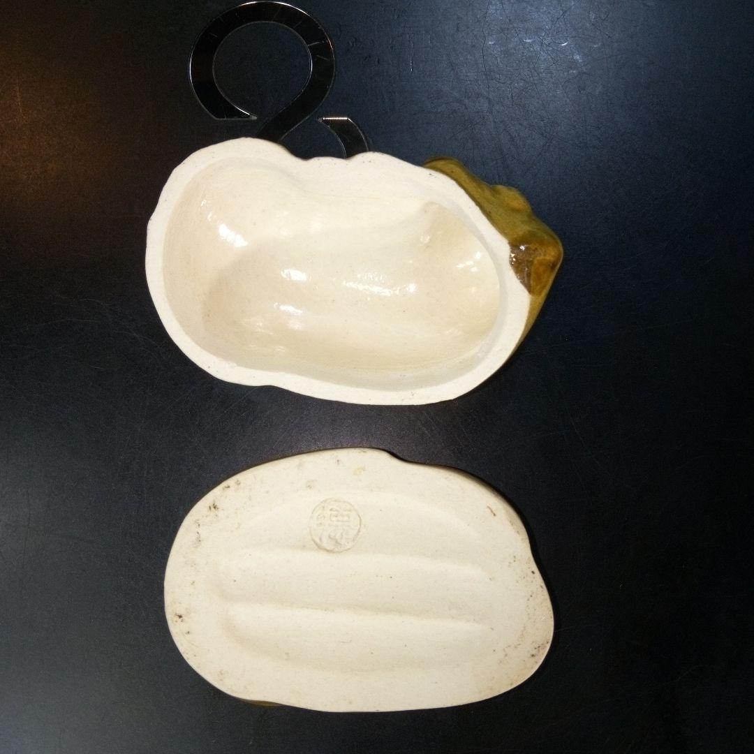 優しい表情で寝ている犬の香合　陶器製？　茶色　德？　徳？　干支香合　犬香合　レア