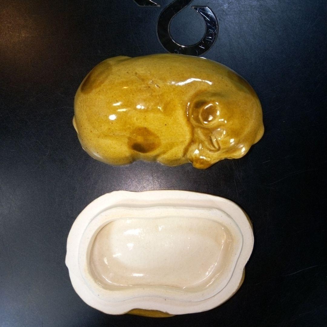 優しい表情で寝ている犬の香合　陶器製？　茶色　德？　徳？　干支香合　犬香合　レア