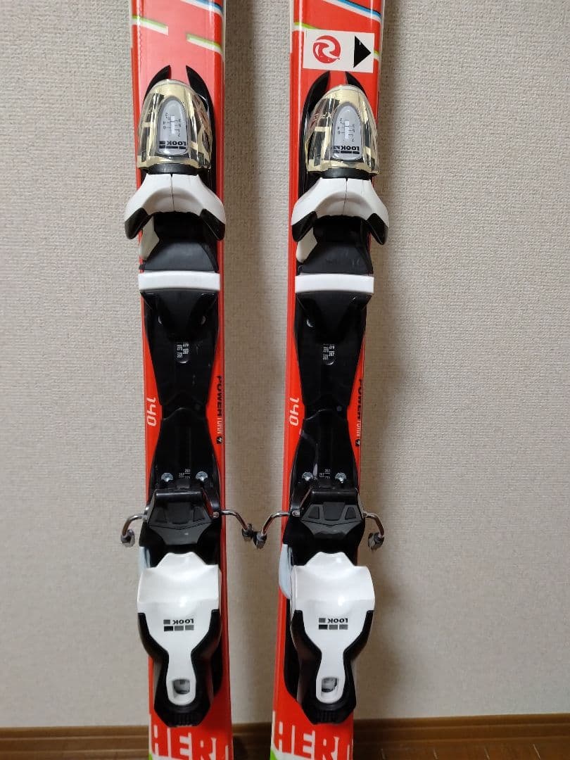 ジュニア用スキー板　ブーツ　ヘルメットセット