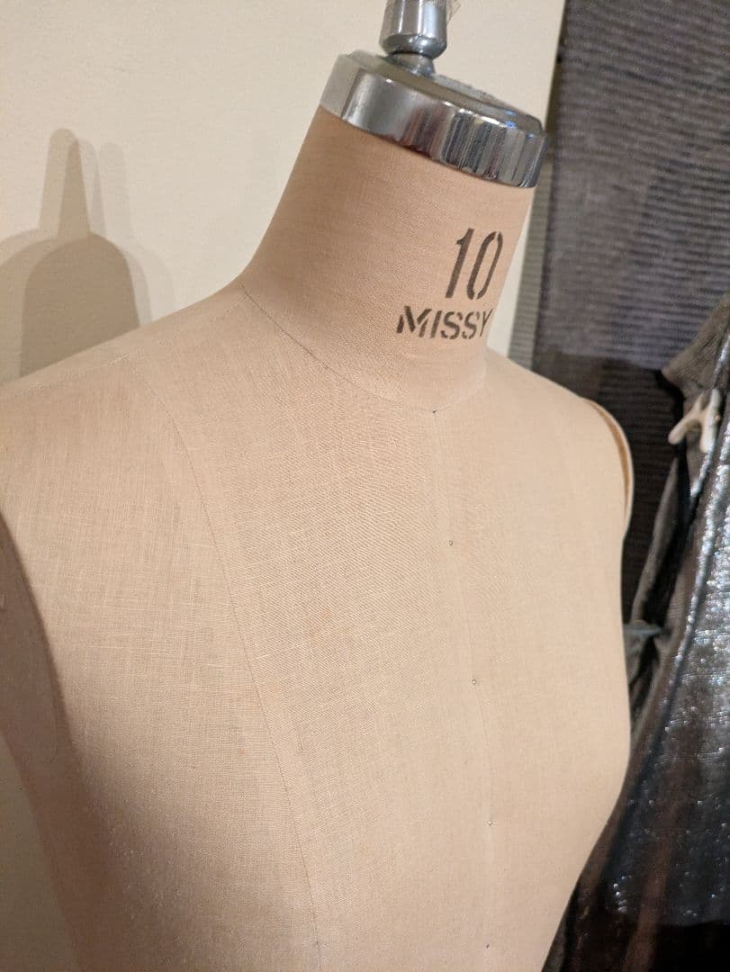 (株)大洋工芸アミコファッションズの10号MISSY体型のトルソーピン刺し可能