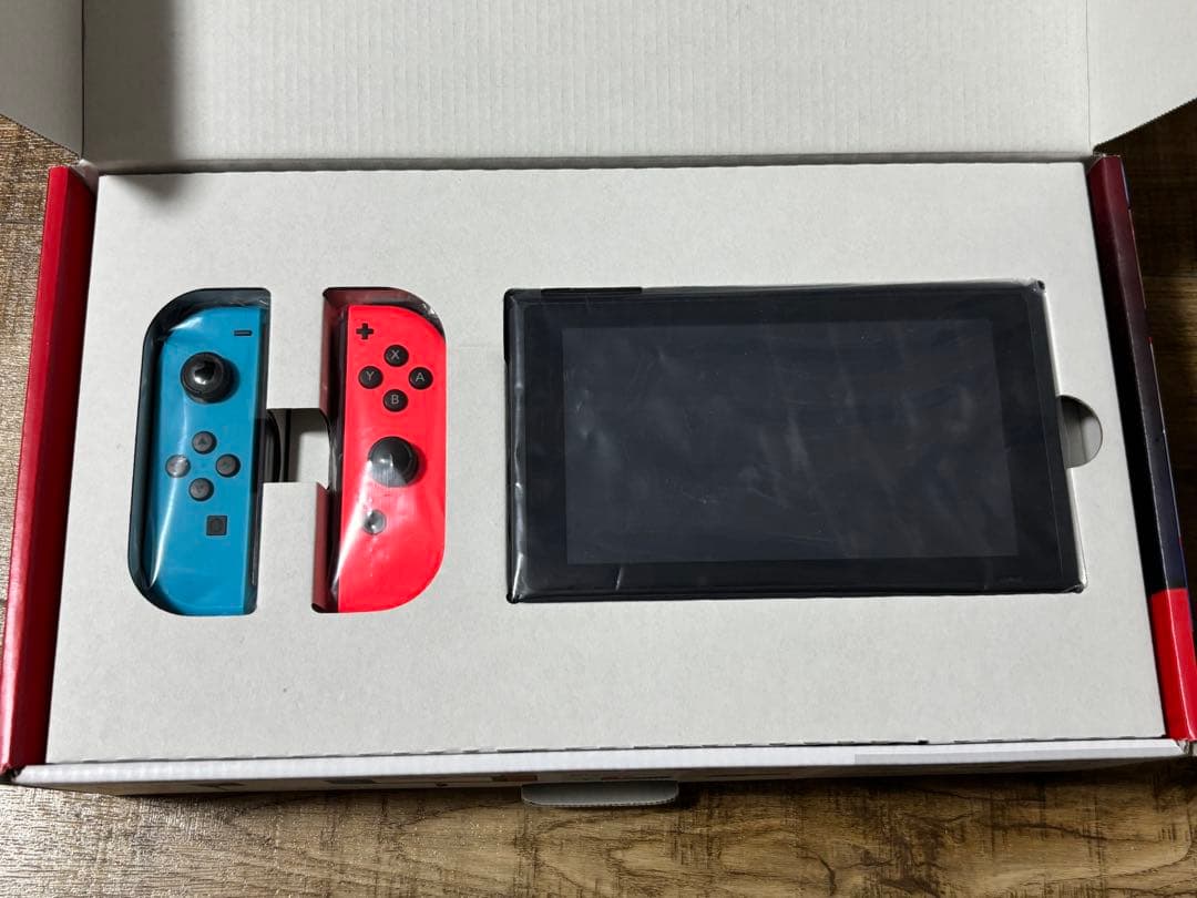 【美品】Nintendo Switch 本体 任天堂（バッテリー強化版)