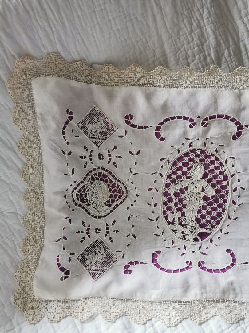 アンティークポワンドヴェニス 騎士と犬 ブラーノレース 中綿フィリング付きケース