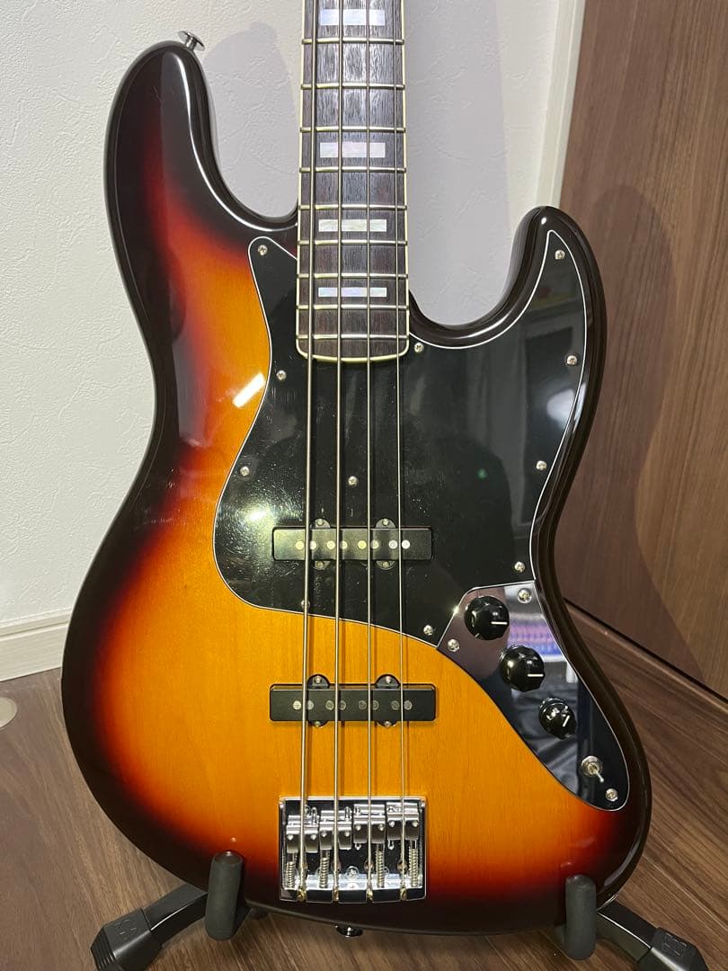 バンドが聞こえやすくなるベース　Black Smoker BETA J4