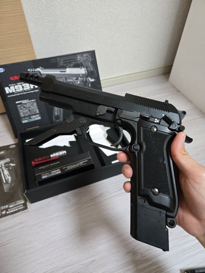 東京マルイ　電動ガン　M93R　ベレッタ