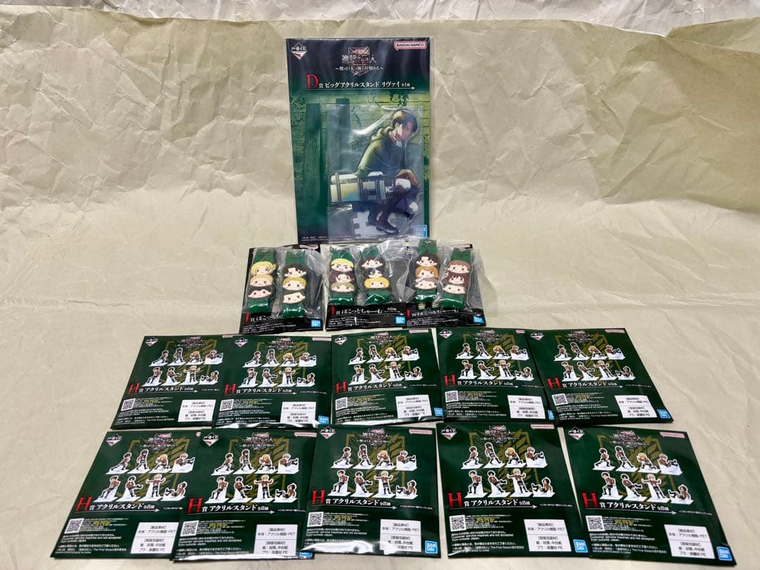 一番くじ 進撃の巨人 リヴァイ & 超大型巨人フィギュア ねんどろいど 2種他