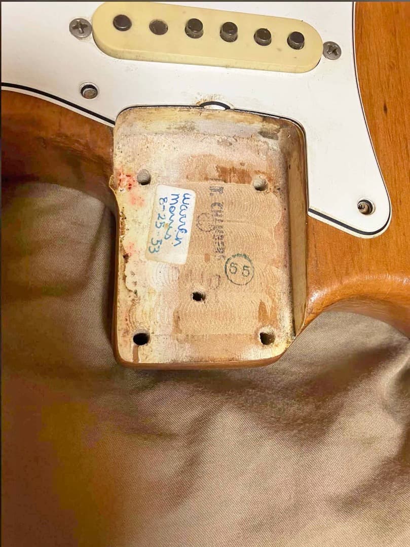 Fender Strato 1968年 元はオリンピックホワイト リフィニッシュ