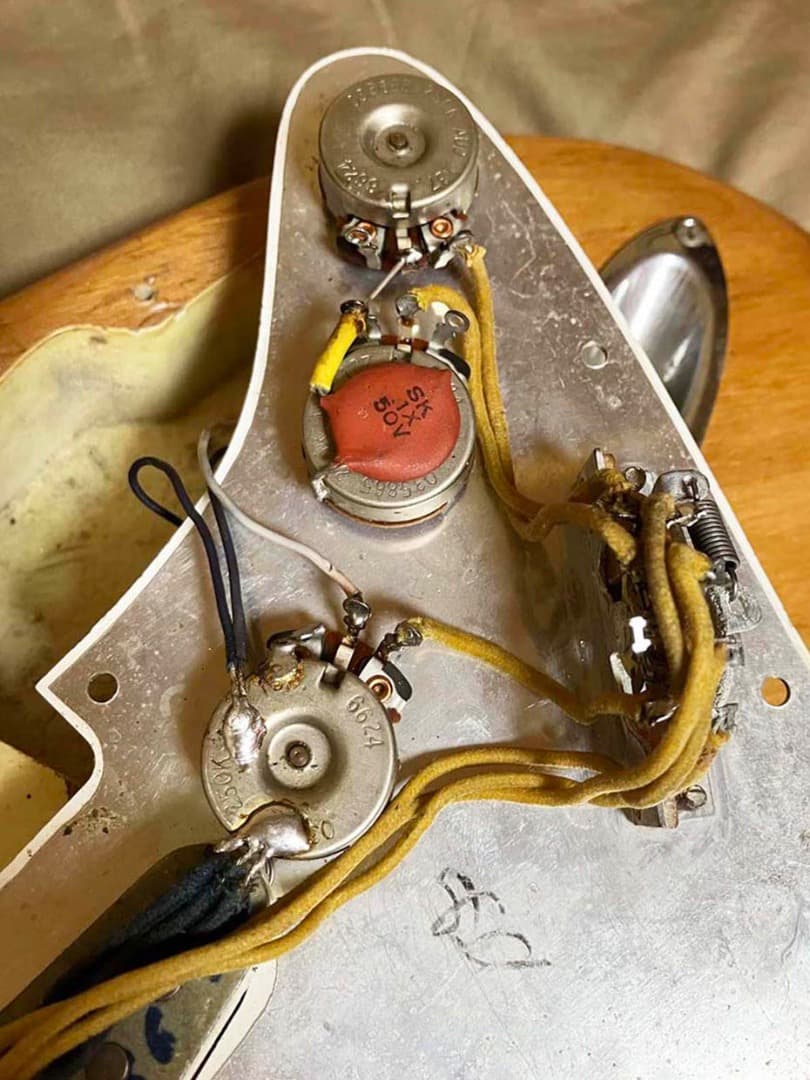 Fender Strato 1968年 元はオリンピックホワイト リフィニッシュ