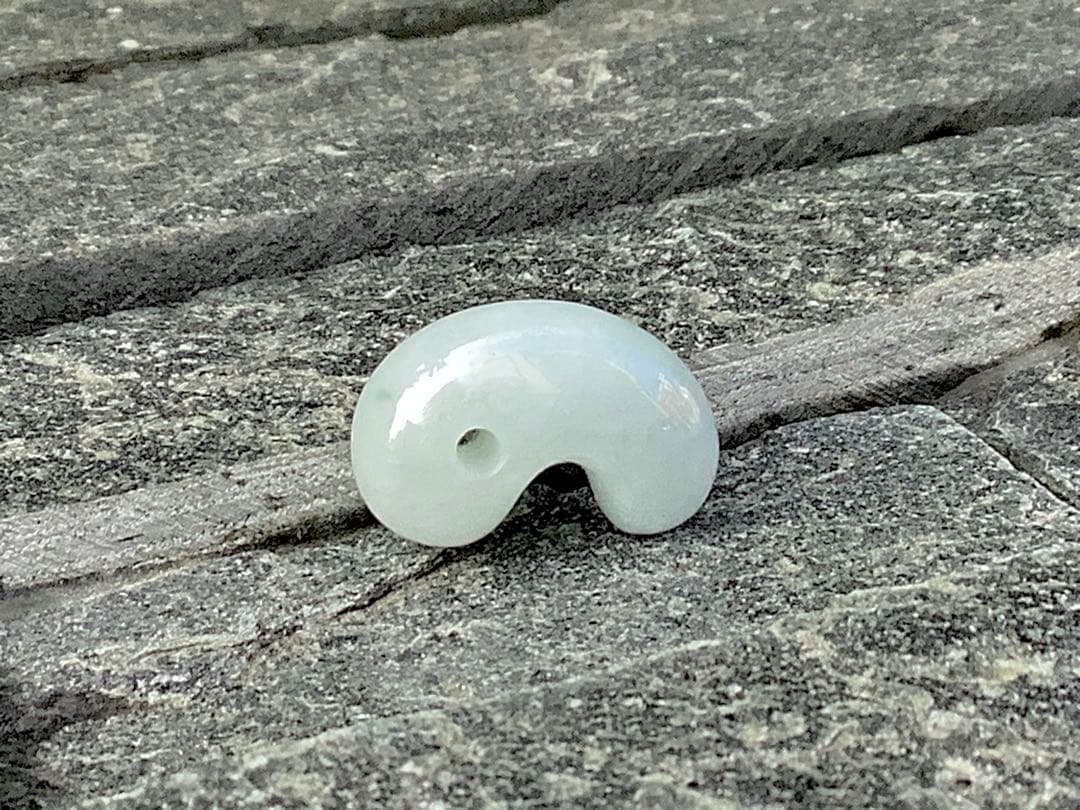 ✳天啓‼️ 極上糸魚川翡翠勾玉アイスジェイド*氷　一生もの　御守り　鑑定鑑別書付‼️