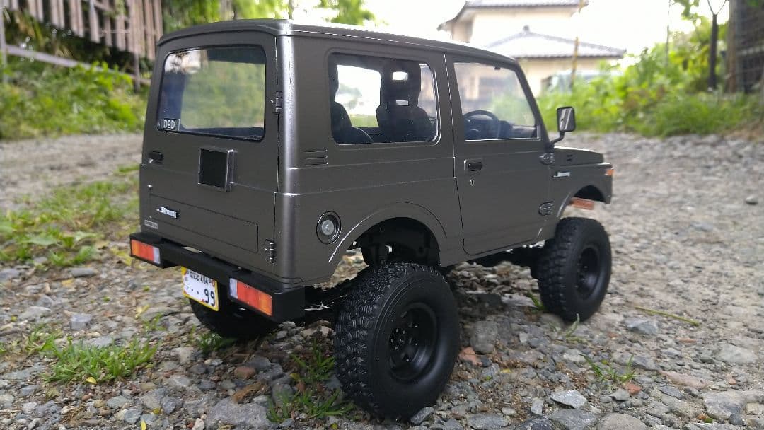 WPLジムニー オリジナル金属バンパー付き。