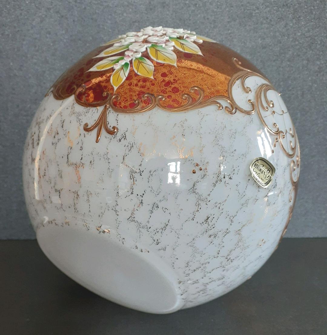 BOHEMIA GLASS　ボヘミアガラス　盛金彩　陽刻藤の花図　花瓶　オブジェ