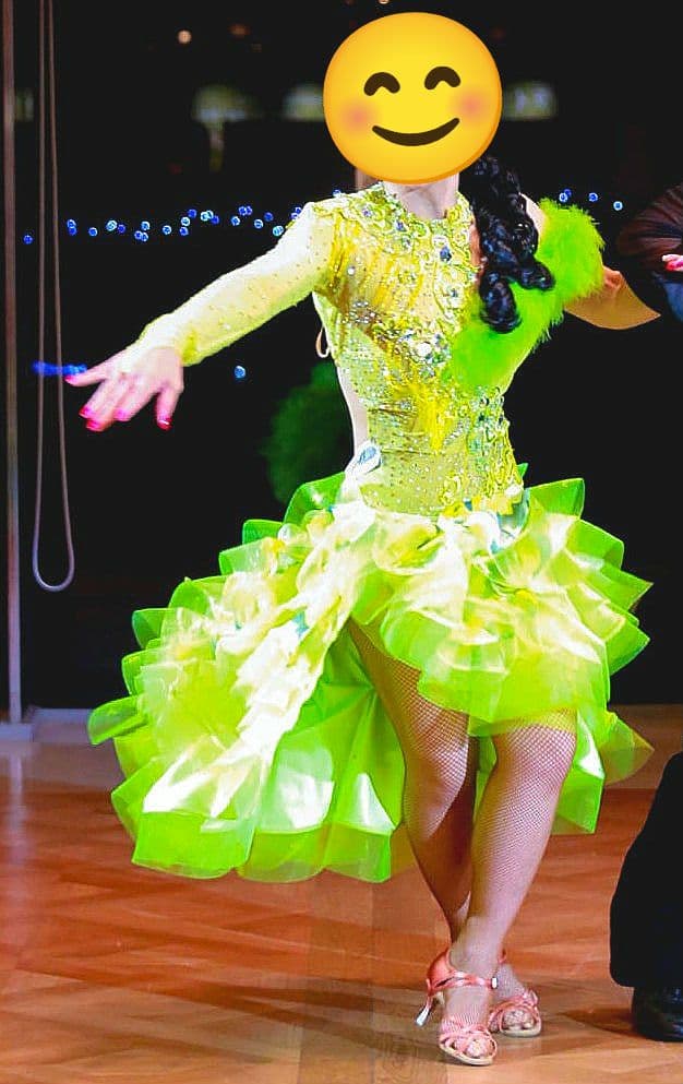 海外製ブランドING　ラテンドレスMサイズ９号 明るいグリーン フリル付き