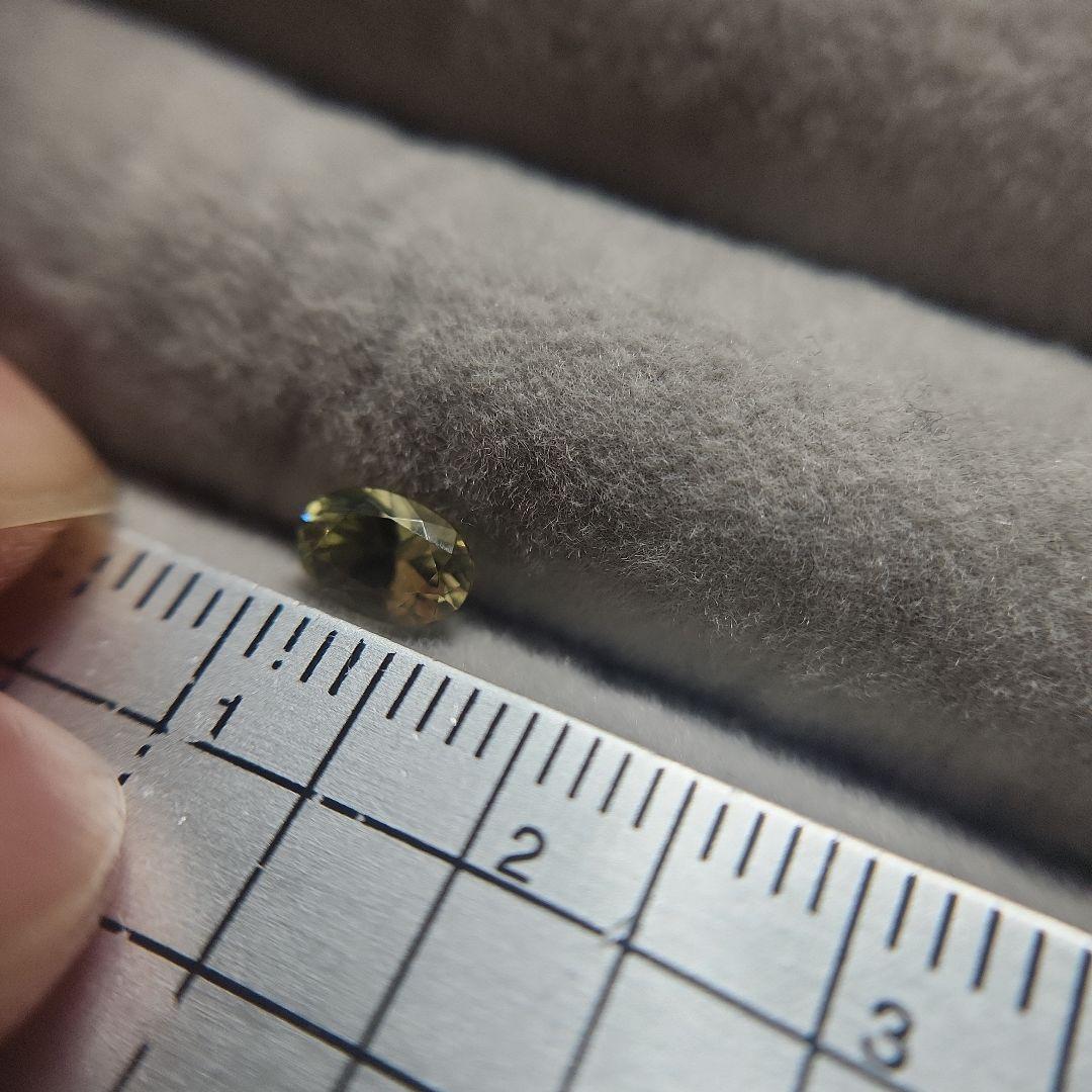 天然グロッシュラーライトアンドラタイトガーネット 0.600ct