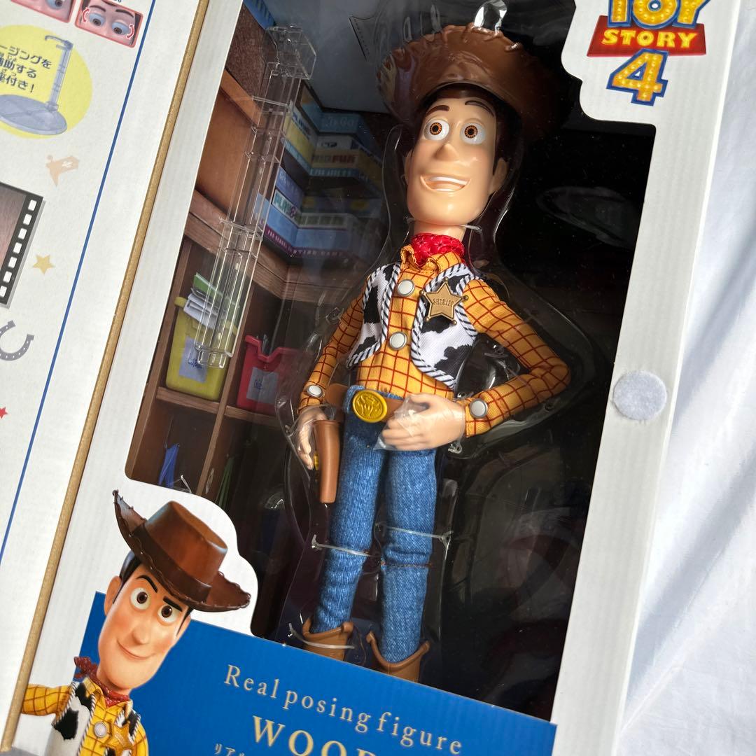 トイ・ストーリー4 リアルポージングフィギュア ウッディ　新品未開封