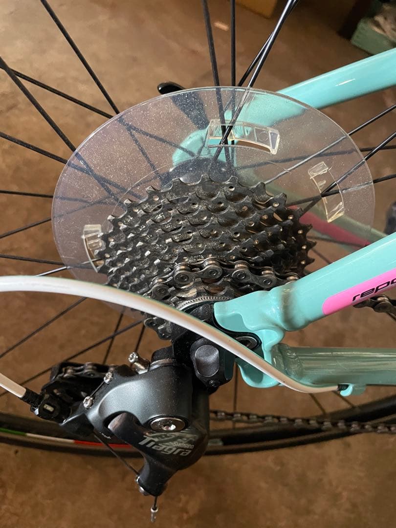 美車　ビアンキ(レディースモデル)ロードバイク　軽くて　女性片手持てる軽さ