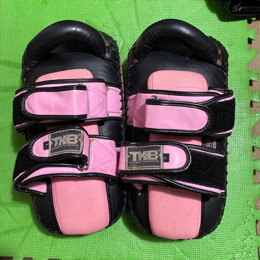 最終価格TKB 本革キックミット ピンク/黒 、raja本革パンチングミット