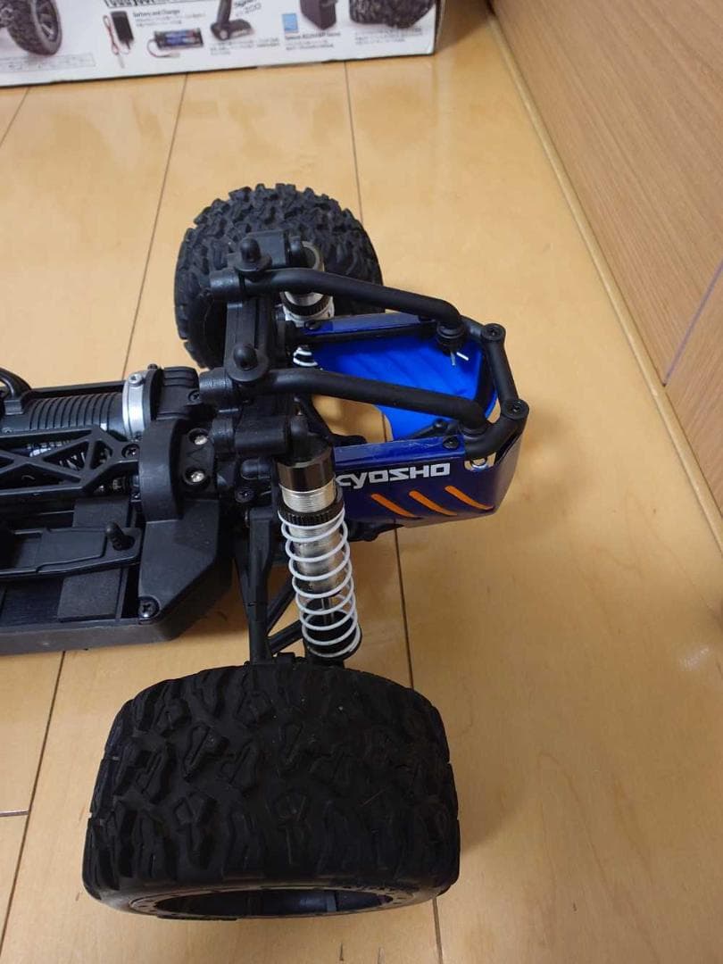 【部品どり用】2015年製　京商　MAD BUG 電動ラジコンカー