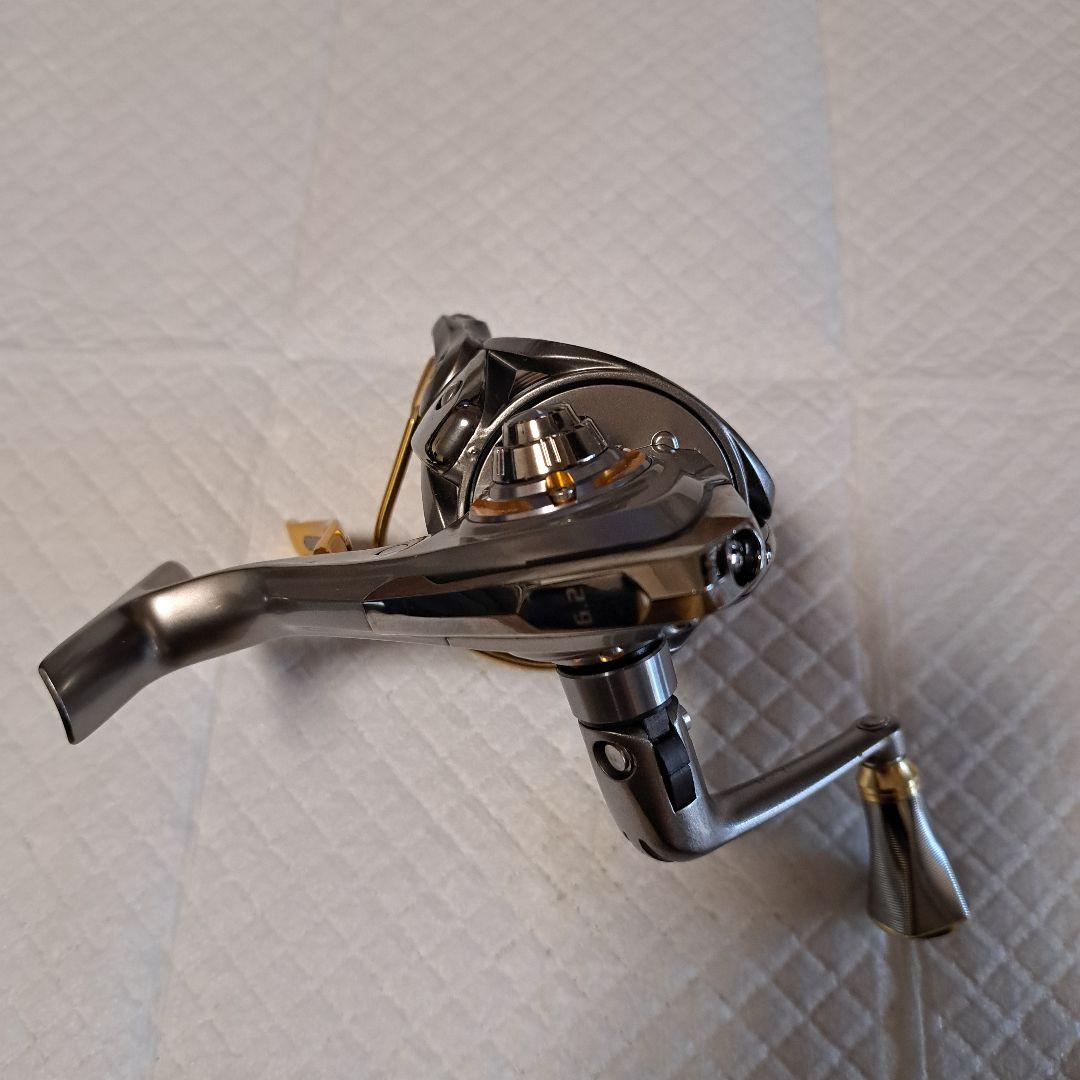 中古美品ダイワ　プレイソ3000HLBD スピニングリール シルバー/ゴールド